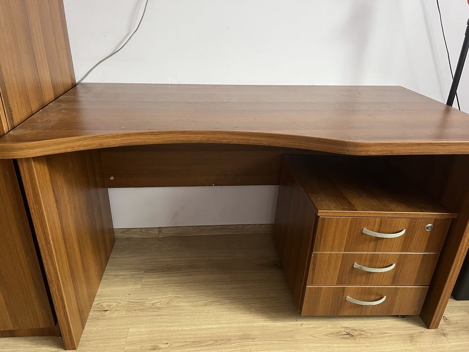 Тежко Бюро и шкаф към него