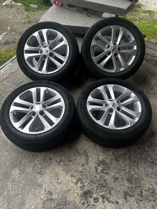 Jante Nissan cu anvelope vara R17