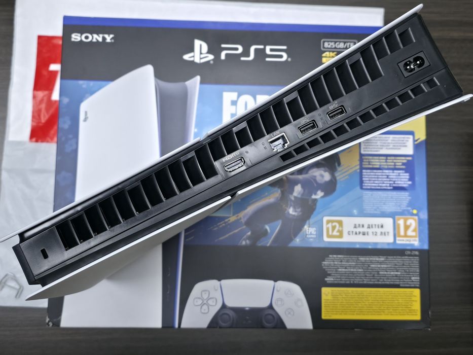 КАТО НОВ 825GB Sony PlayStation 5 | PS5 Digital Гаранция Техномаркет 2028г.
