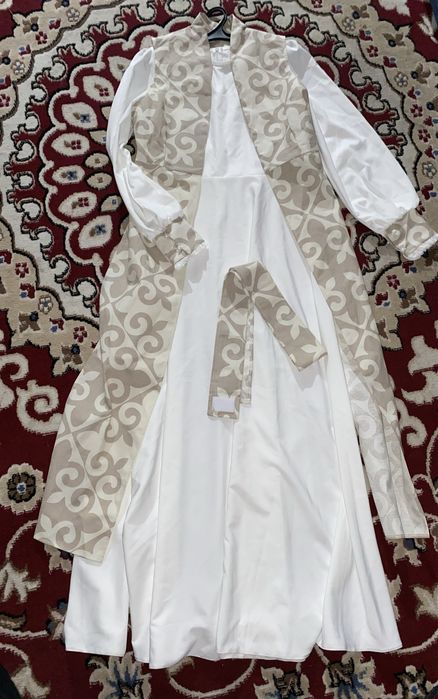 Ұлттық стильдегі әдемі көйлек сатылады.