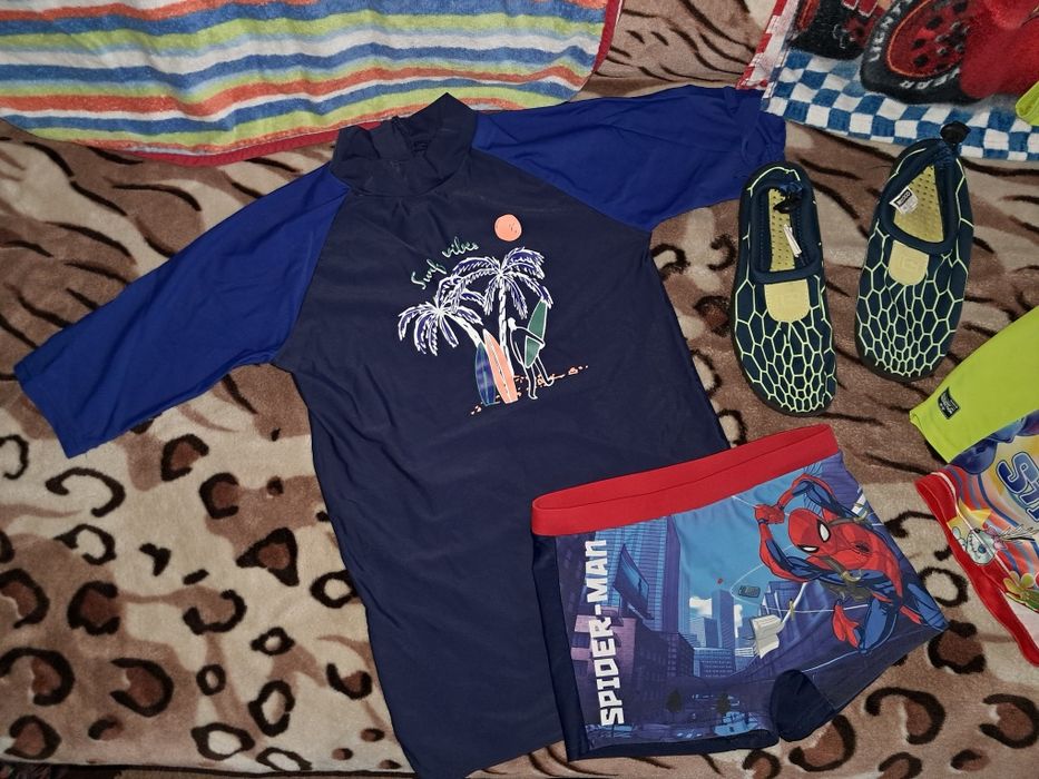 LOT înot,slipi,bluze UV,prosoape,basca+papuci apă nr33+cască/apărători