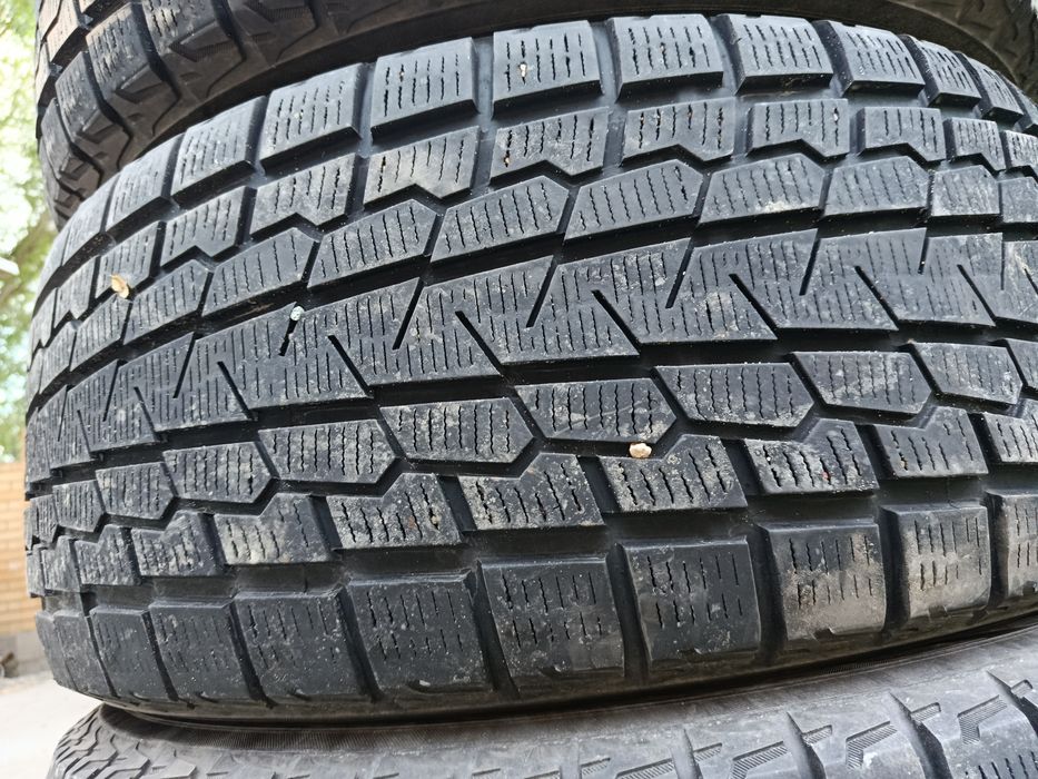 Yokohama 275 50 R21 отличное состояние