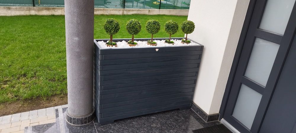 Jardiniere din lemn masiv