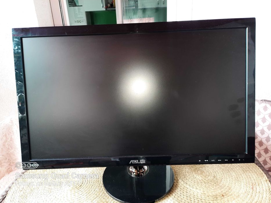 Vand monitor Axus & Dell in stare excelenta de functionare