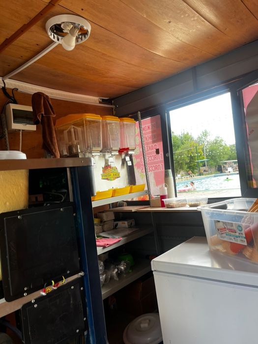 продается будка с мороженным аппаратом