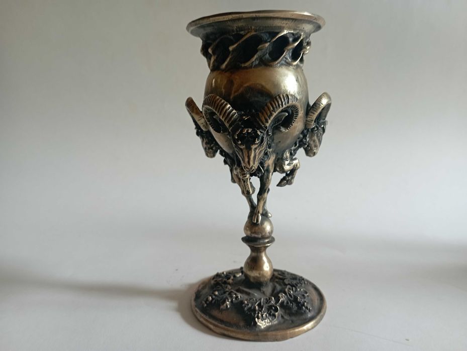 Чаша "Овен" - бронзова пластика, авторско произведение