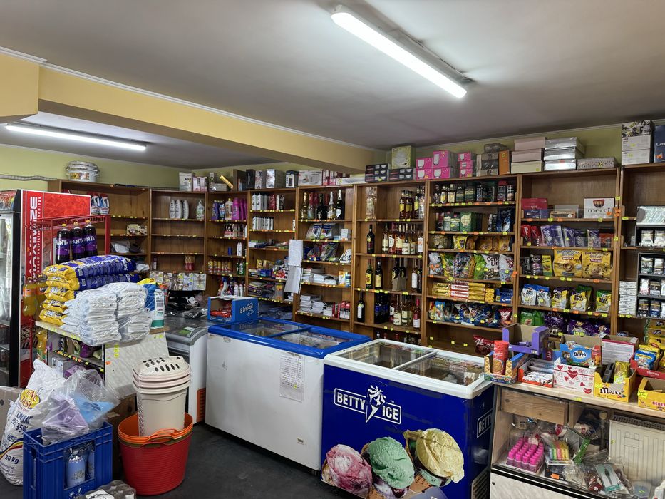 Rafturi plus Tejghele Magazin Alimentar
