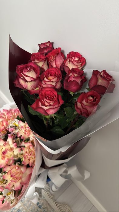 Букет цветов красный