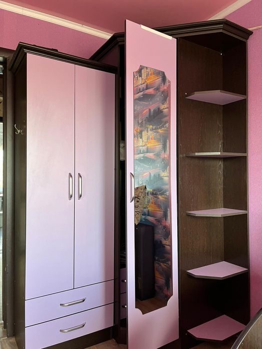 Мебель.Шкаф и столик туалетный