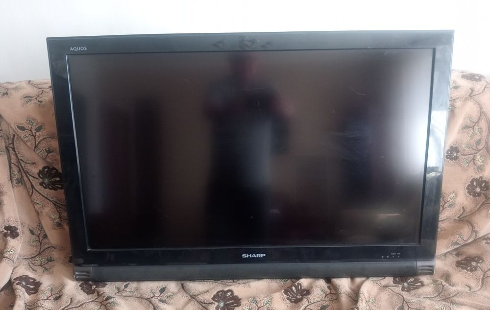 Телевизор Sharp Aquos 110 см.