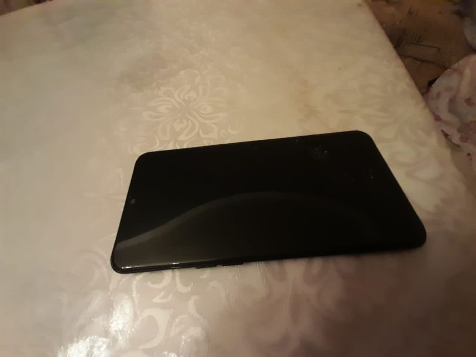 Самсунг а10с 32гб с трешенои