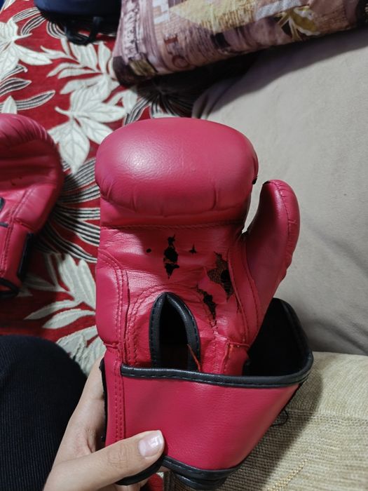 Продам перчатки боксерские