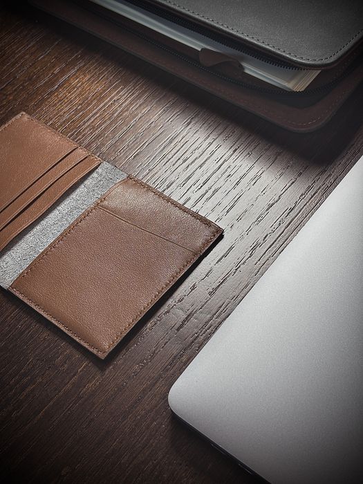 Portcard din piele naturala lucrat manual