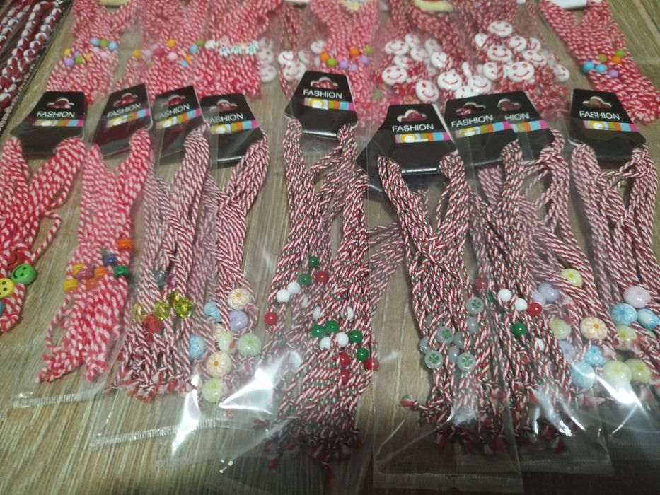 Мартеници на едро