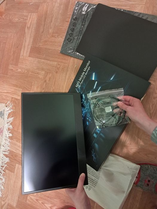 Monitor portabil Lenovo nou