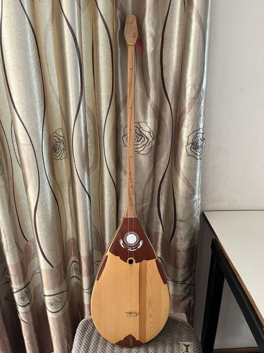 Әр қазақ үйінде домбыра тұрсын