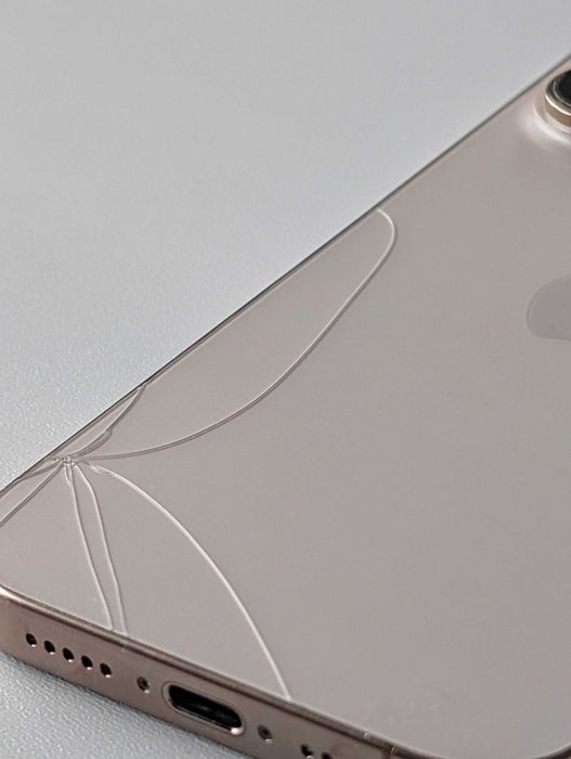 iPhone 16 pro Desert Titanium 256 GB 93% Battery