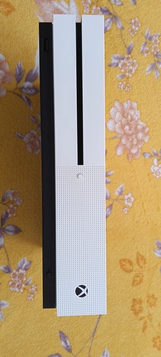 XBOX ONE S 1TB în stare excelentă