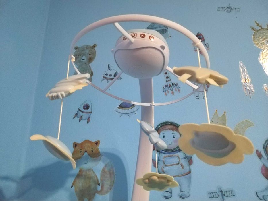 Vând carusel muzical 3 in 1 Infantino, ca nou