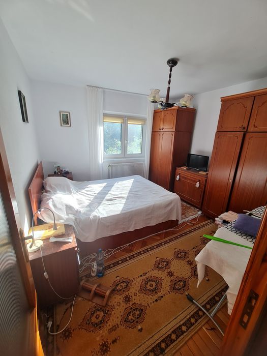 Vind 2camere decomandate et2