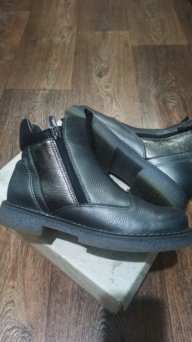 Продам ботинки осенние для девочки