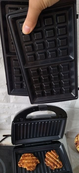 Продам вафельницу новая!