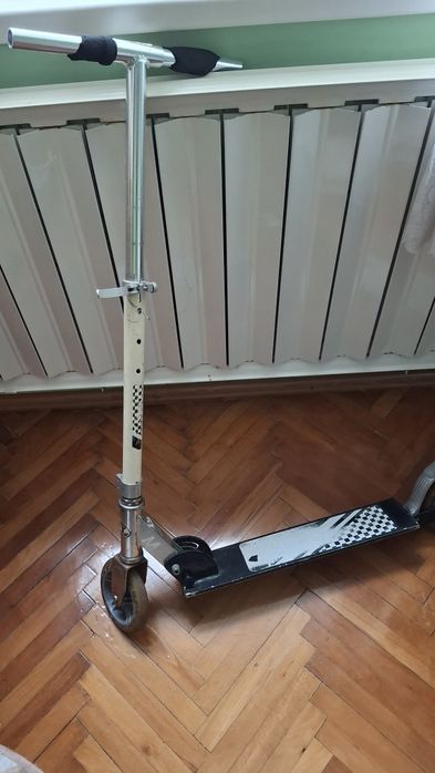 Dezmembrez trotineta pentru copii