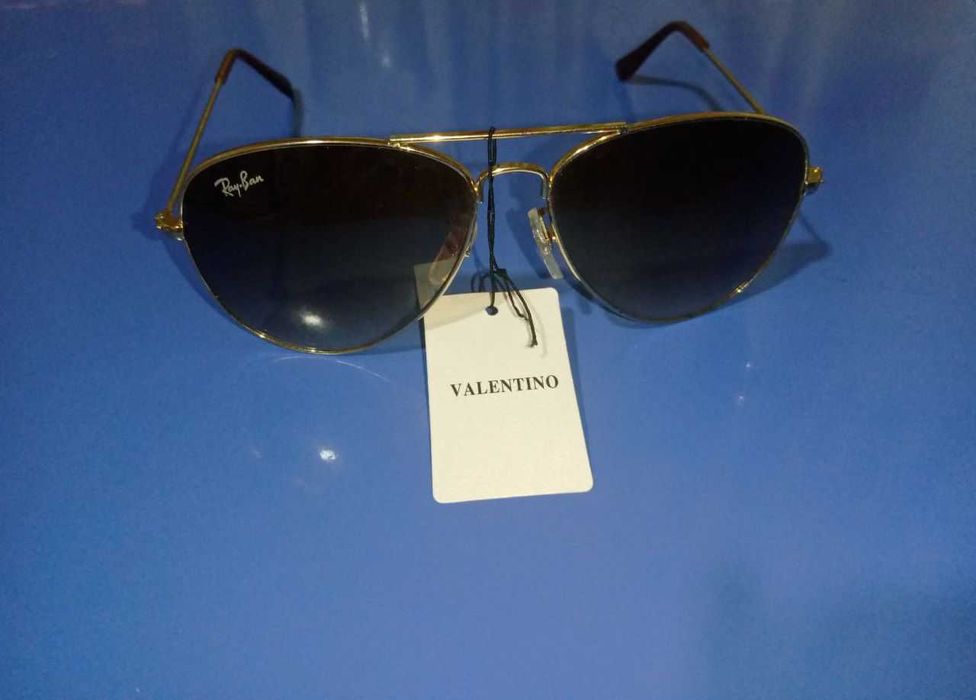 Женские солнцезащитные очки Ray Ban Valentino