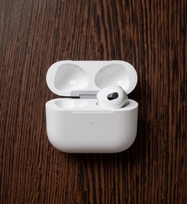 Apple AirPods Gen 3 – Carcasă Magsafe + Cască Dreaptă (Originale 100%)