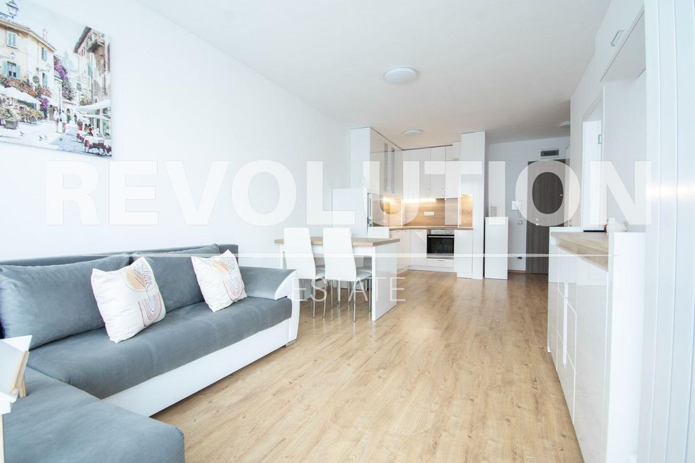 Двустаен апартамент в ж.к. Банишора.