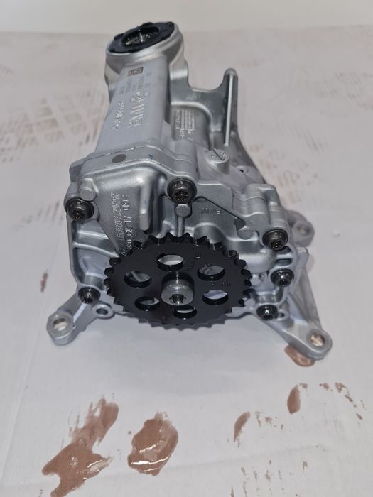 Pompa ulei motor 1.5 benzina BMW seria1  F70 F74 / cod-9895362 / 2019+