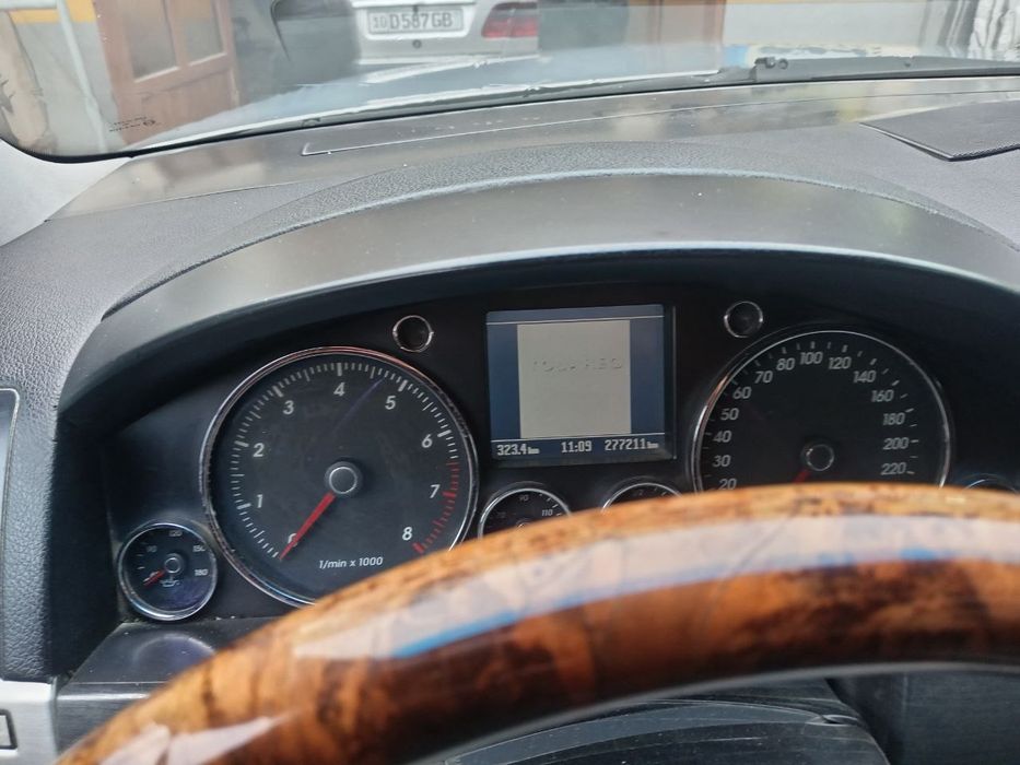Volkswagen touareg 2004 yil