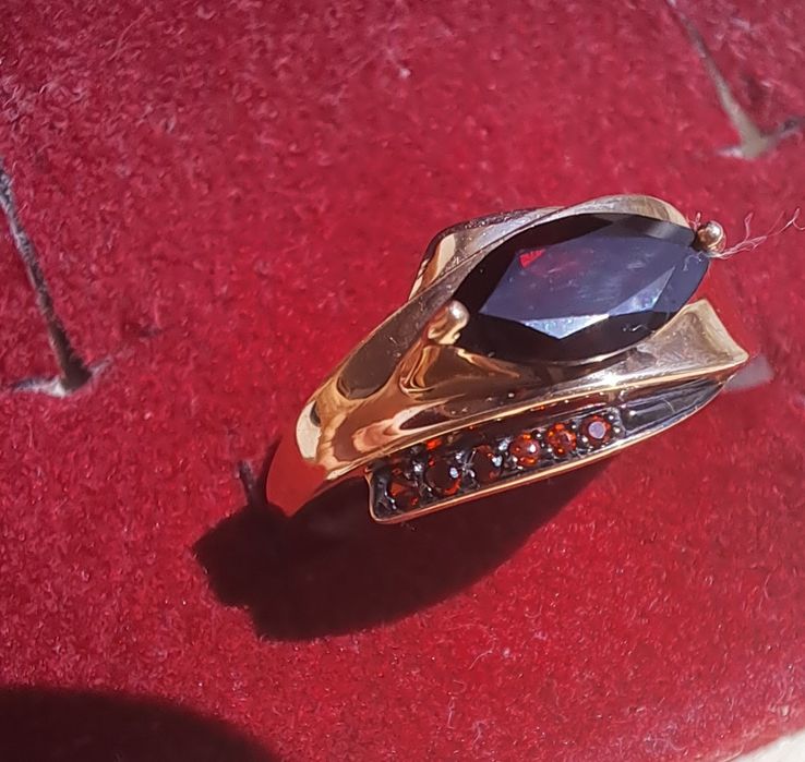 Золотой гарнитур,серьги и перстень