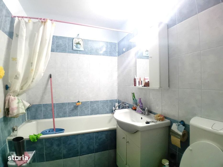 Apartament 3 camere, cartier Intre Lacuri, 2 balcoane, etaj intermedia