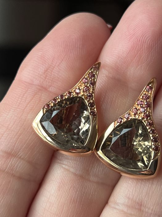 Cercei aur 18 k cu topaz fumuriu si granate rosii