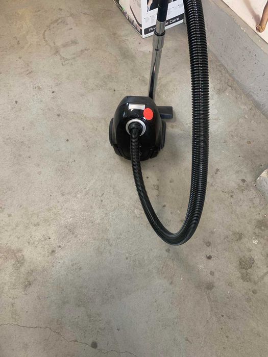 Прахосмукачка с торбичка Grundig VCC3851, 750W Втора употреба