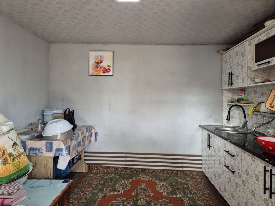 Sirdaryo shahar markaziy kochasida 5 sotx uy sotiladi