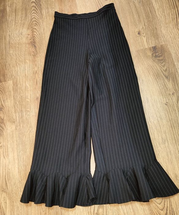 H&M панталон на райе с висока талия.