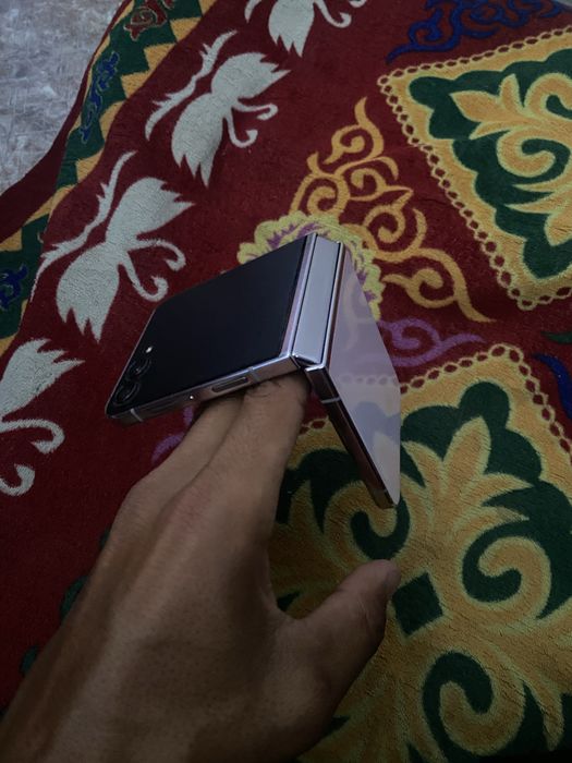 Продаю Самсунг Z Flip 5