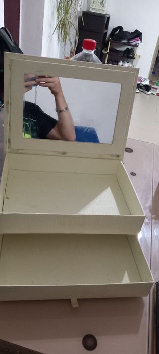 cutii bijuteri sau farduri