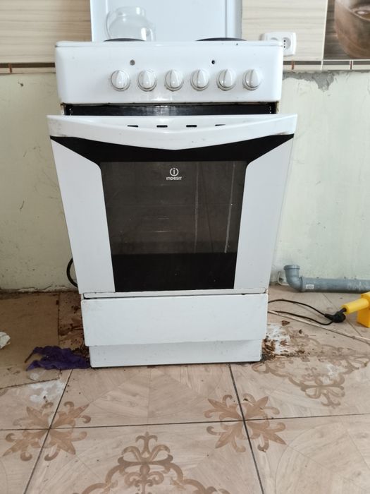 Продам электроплиту в нормальном состоянии