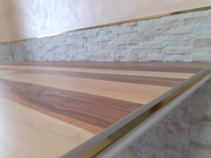 Маса със столове