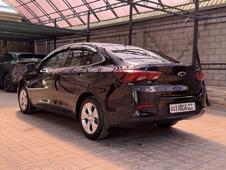 Продаю Chevrolet Onix Primer 2