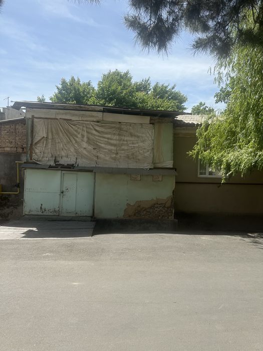 Кўкча махалласида 1.4 сотих уй   фасади 7 м,  узунлиги 20 м сотилади