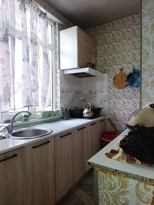 Чилонзор 16кв метро олдида