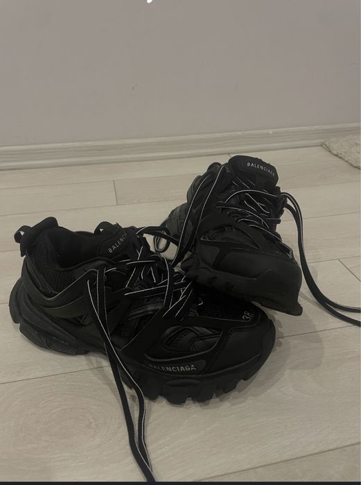 Balenciaga track