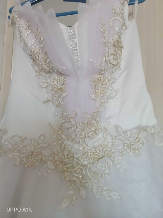 Продам свадебное платье песочное