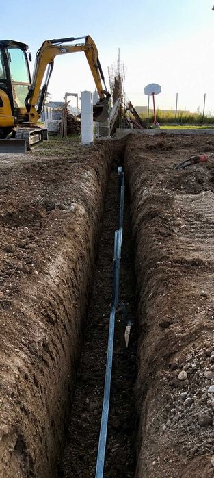 Sapaturi fundatii santuri apa canalizare gaz mini excavator