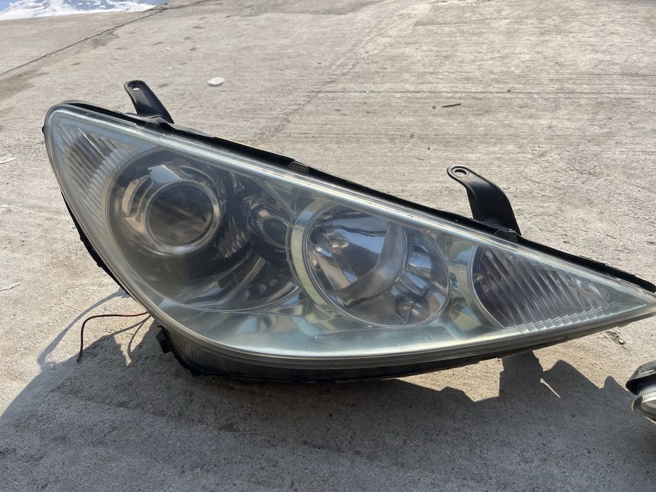 Тойота естима фар