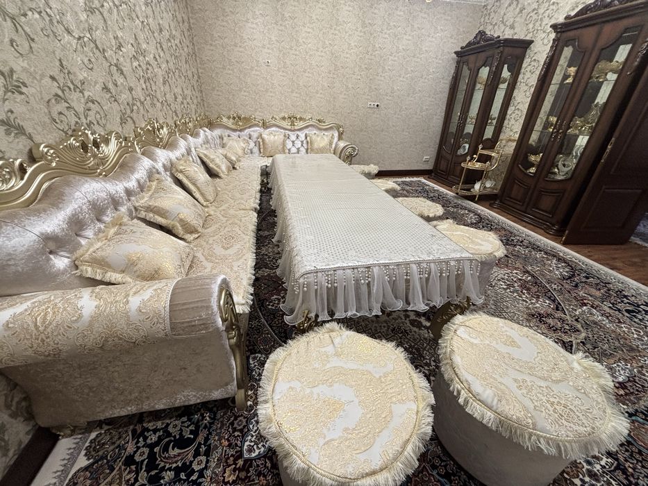 Divan ugolok sotiladi kampilekt